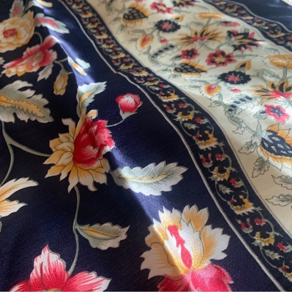 Gorgeous Pure Silk Big‎ Scarf - Picture 7 of 8